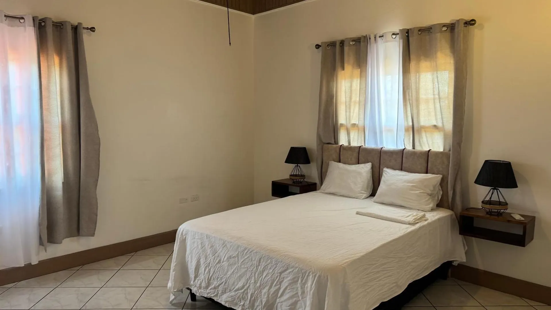Mayas Apartment مونتيغو باي جامايكا